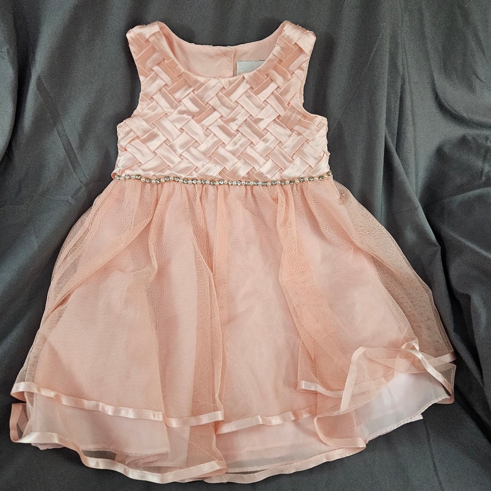 Perfect Easter dress. 4T peachy pink formal/party dress
